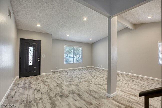Building Photo - 2358 Belvedere Dr