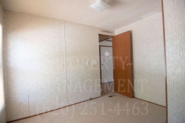 Building Photo - 2-Bed 2-Bath