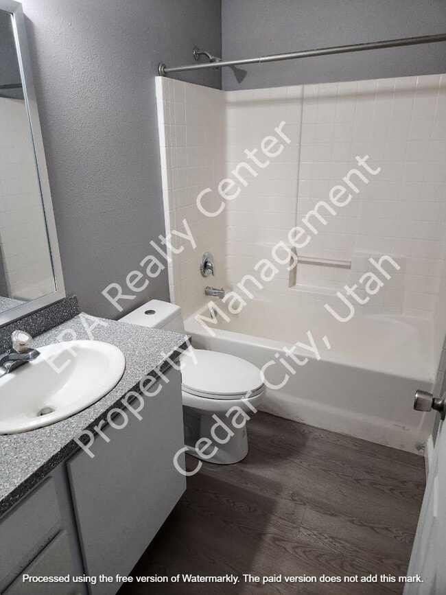 Building Photo - Move-In Discount!! 2 bedroom - 2 Bathroom Twin Home