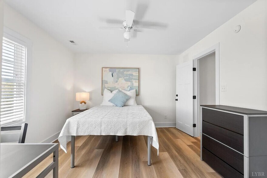 Building Photo - 1600 Wards Ferry Rd