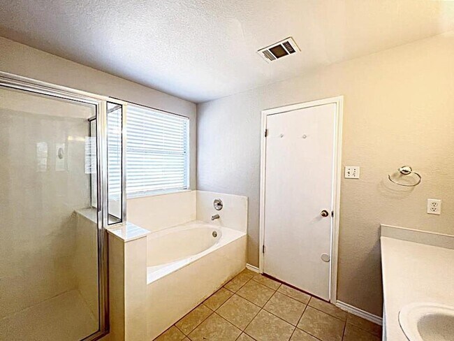 Building Photo - 17301 Dashwood Creek Dr
