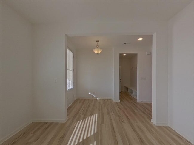 Building Photo - 425 Freeport Wy