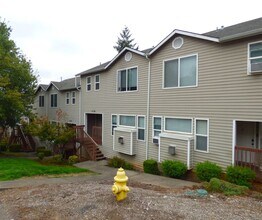 Building Photo - 2 bed 2.5 bath townhome in South Salem