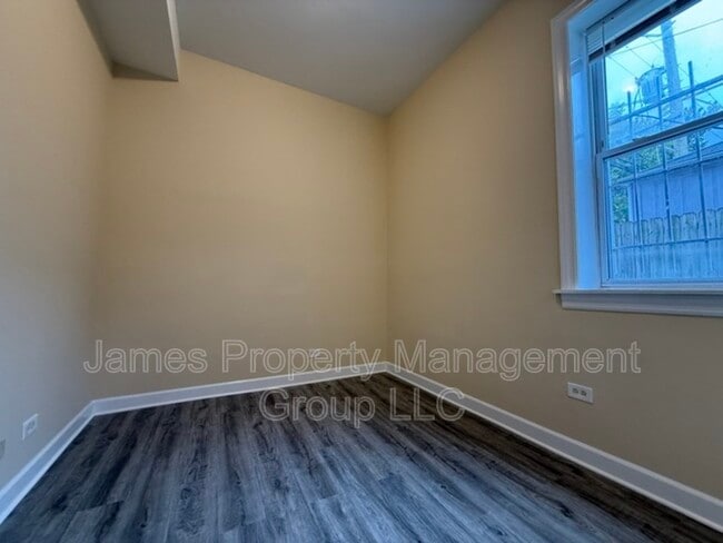 Building Photo - 2213 W Washington Blvd