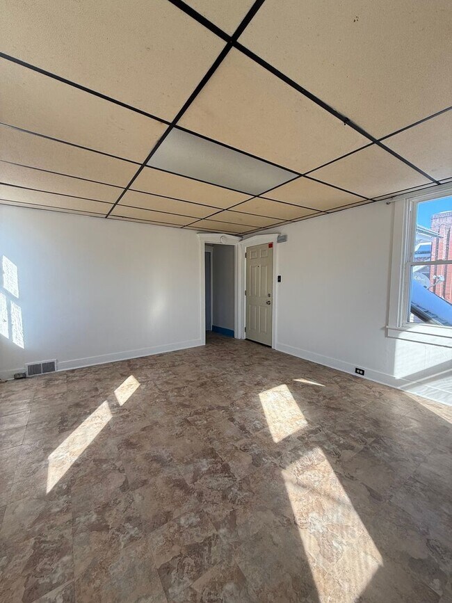 Building Photo - 317 W High St