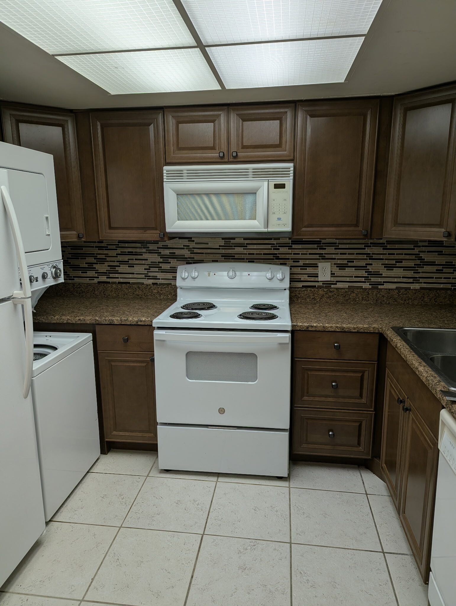 Kitchen - 205 S Courtenay Pky