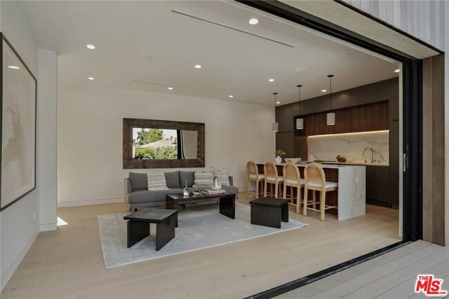Building Photo - 4939 Petit Ave