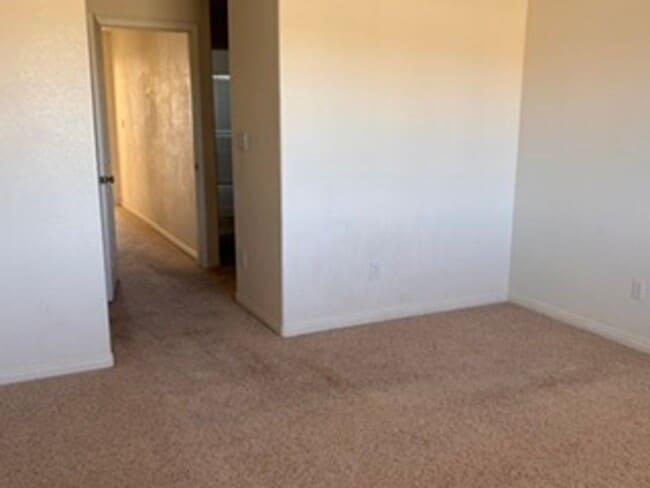 Building Photo - Charming 2-Story Home in a Convenient Tehachapi Location