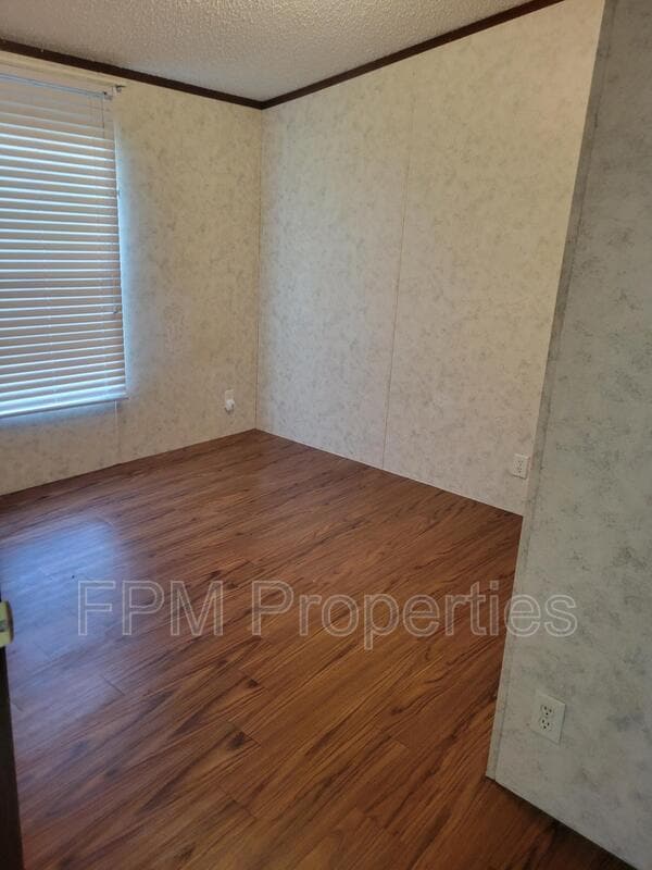 Building Photo - 205 Vintage Oak Cir
