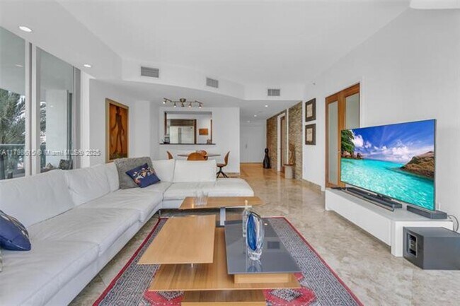Building Photo - 1331 Brickell Bay Dr