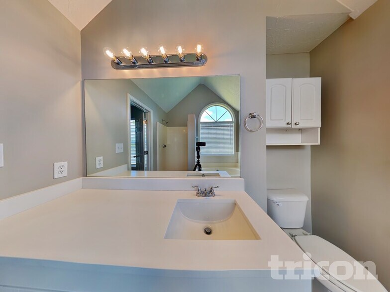 Building Photo - 241 Huntington Dr