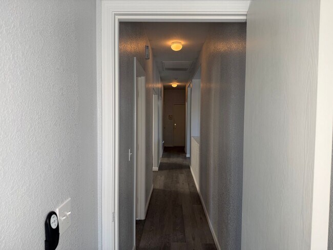 Building Photo - 33190 N Cherry Creek Rd