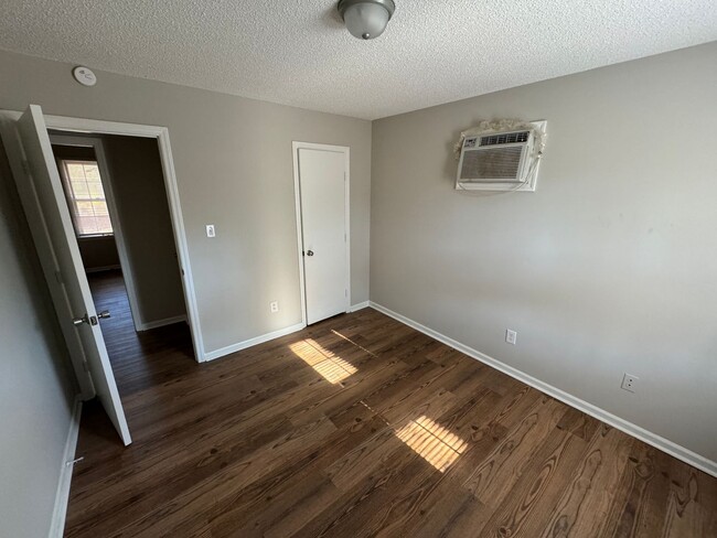 Building Photo - 3 Bedroom House In Hillsdale