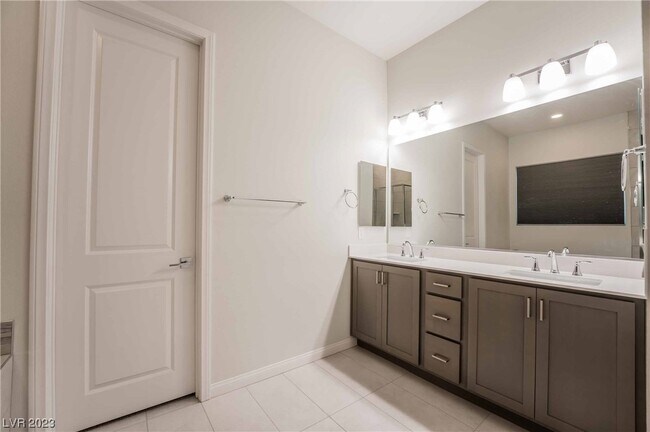 Building Photo - 533 Cadence Vista Dr