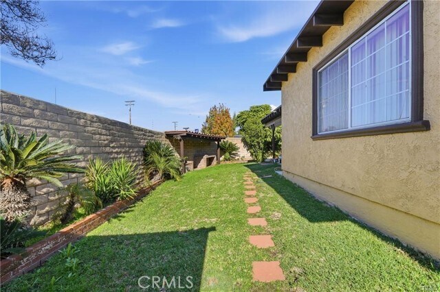 Building Photo - 937 N Greenpark Ave