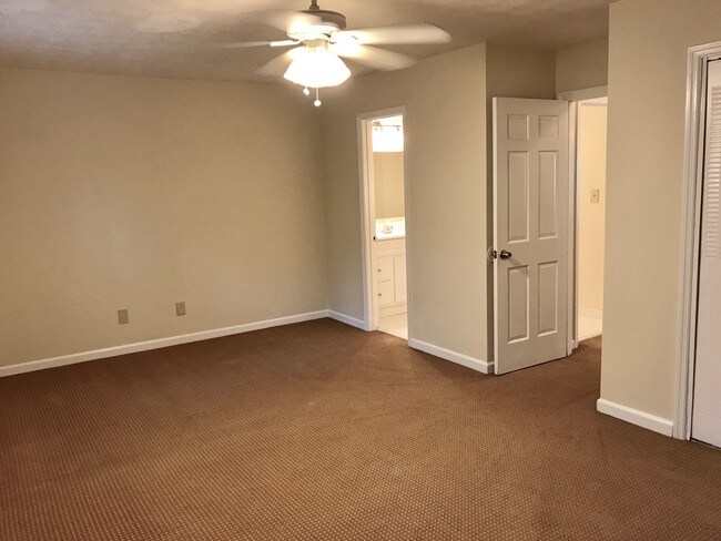 Building Photo - 330 Winding River Dr