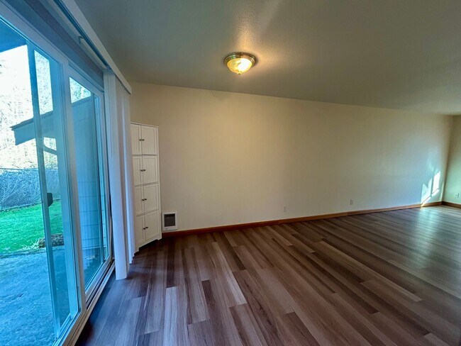 Building Photo - 4241 Wintergreen Ln