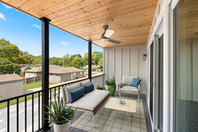 Building Photo - Main St Townhomes