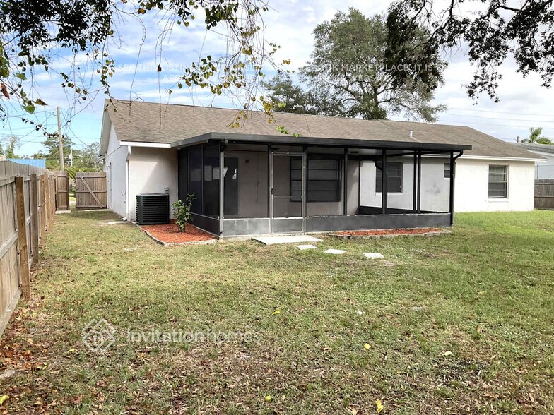 Building Photo - 4635 Robert St