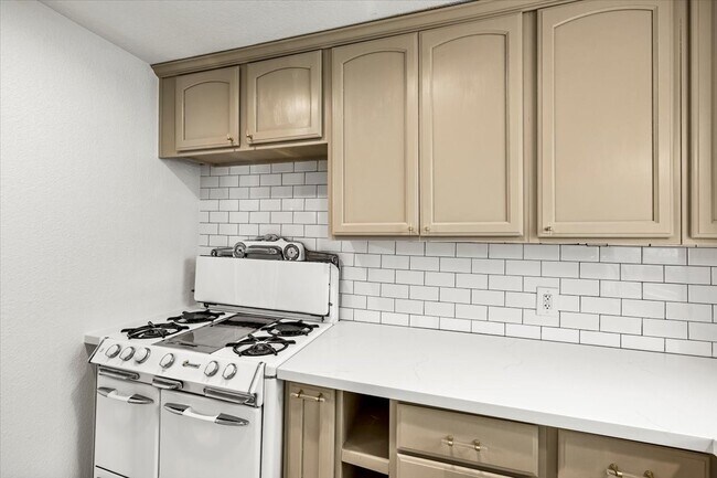 Building Photo - 5522 Avenue O 1/2