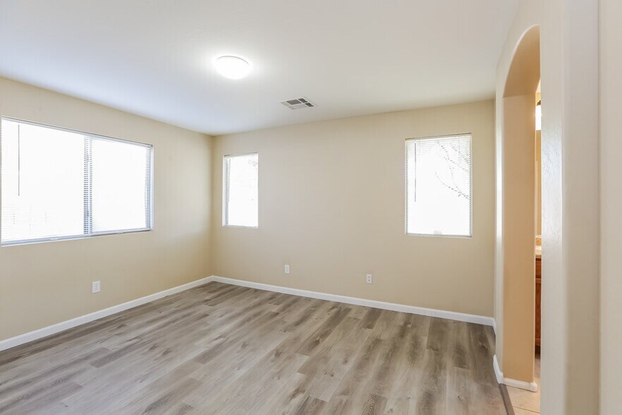 Building Photo - 4621 W Carson Rd