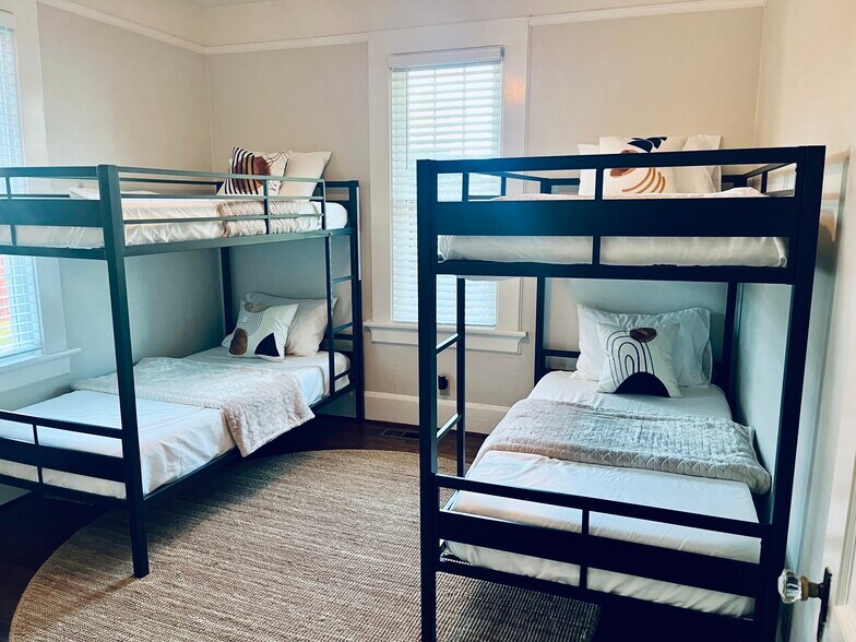 Building Photo - 1615 30th St