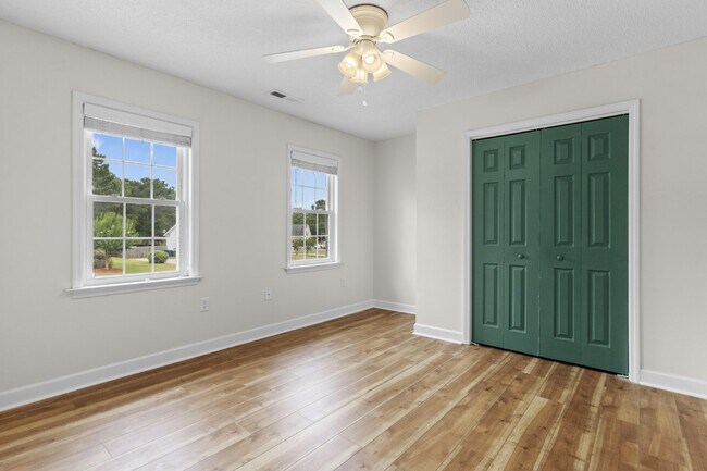 Building Photo - 4 Bedroom 2.5 Bathroom located in Creeks Edge