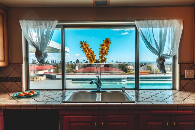 Building Photo - Los Feliz/Hollywood Hills AMAZING 6 Bed/4 Bath/Pool Luxury Home for Lease!