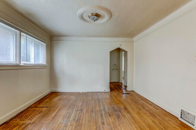 Building Photo - 15018 Hubbell St