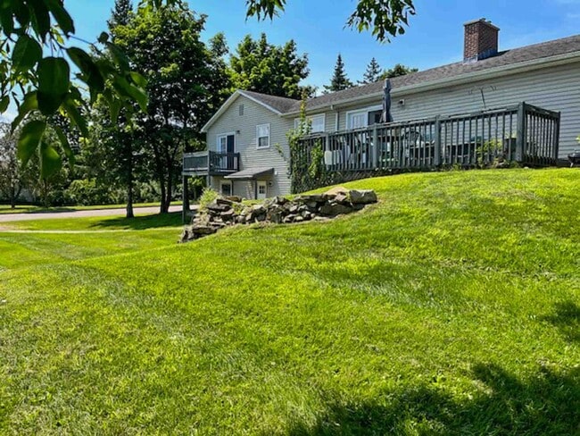 Building Photo - Spacious 3-Bedroom Apartment Near UVM with Private Entrance & Parking