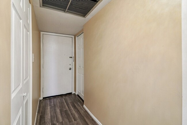 Building Photo - 7234 W North Ave