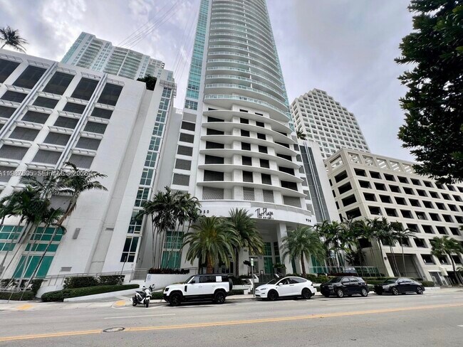 Building Photo - 950 Brickell Bay Dr
