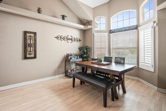 Building Photo - 12504 Sun Flare Dr