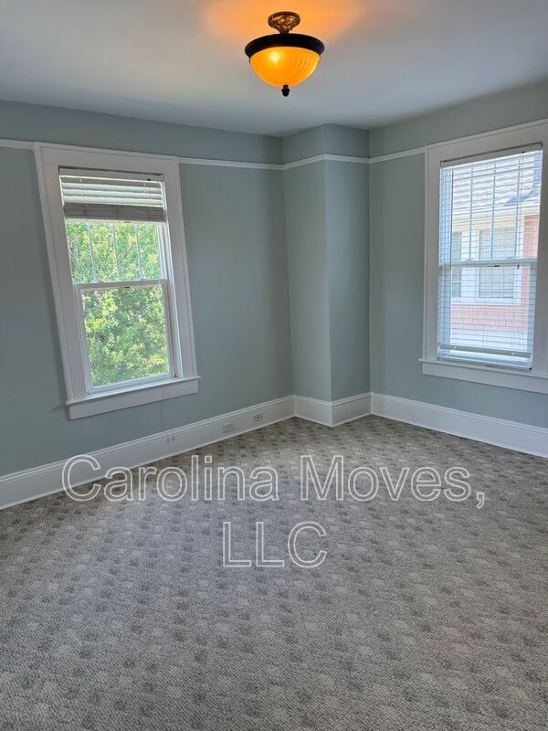 Building Photo - 112 Lavinia Ave