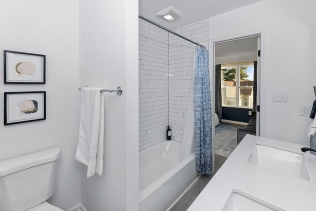 Building Photo - 3 Bedroom 2.5 Bath Home