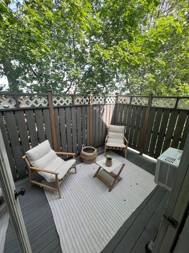 Building Photo - 24 Thurman St