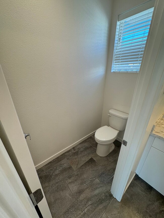 Building Photo - 2 bedroom | 2.5 bathroom | Single family h...