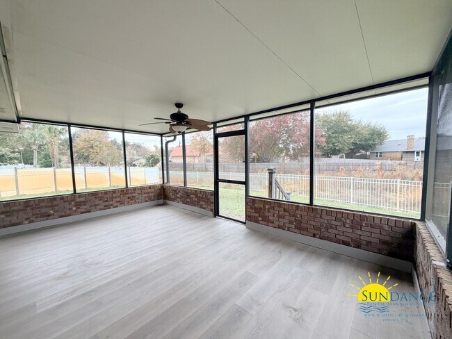 Building Photo - Stunning 3 Bedroom Home in Mary Esther-Near Hurlburt Field AFB!