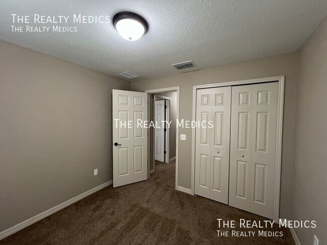 Building Photo - 22 Locust Loop Dr