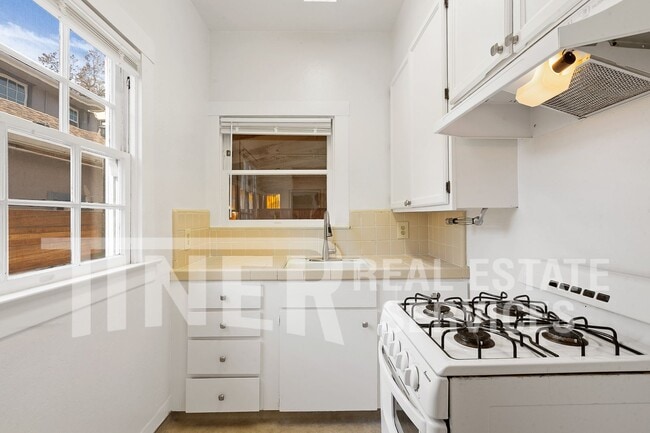 Building Photo - 2133 Marshall Way