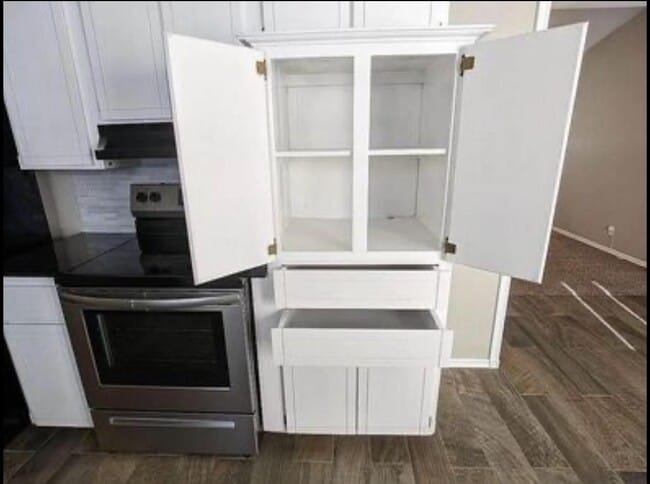 Building Photo - 413 Midland Dr