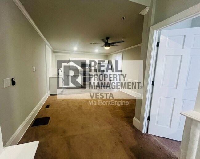 Building Photo - 1055 Walnut St