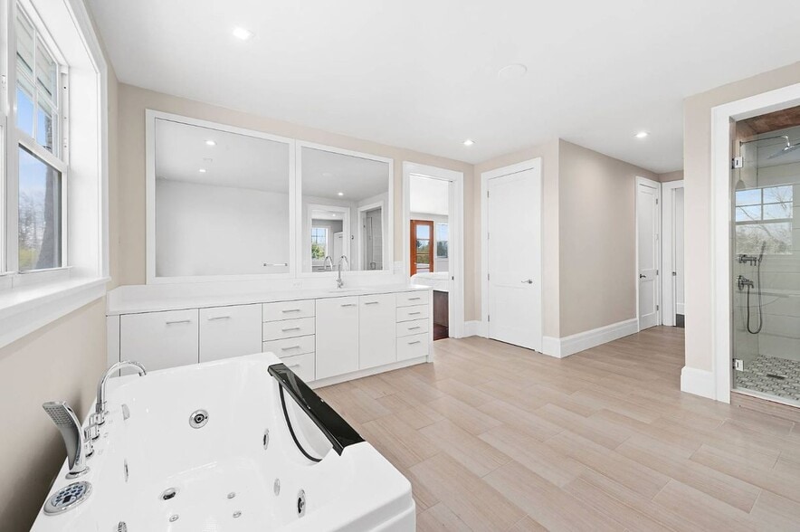 Building Photo - 127 Greenleaf Ln