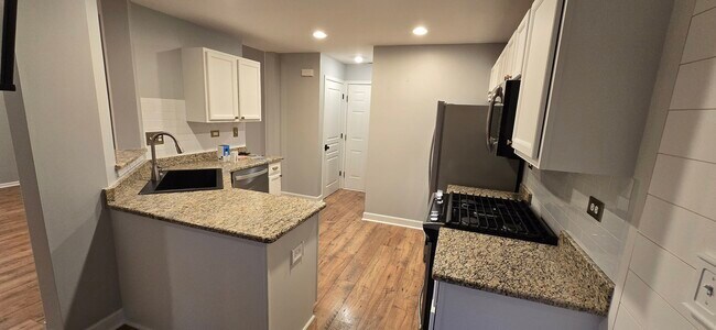 Primary Photo - 497 Metropolitan St
