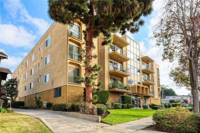 Building Photo - 3665 E 1st St