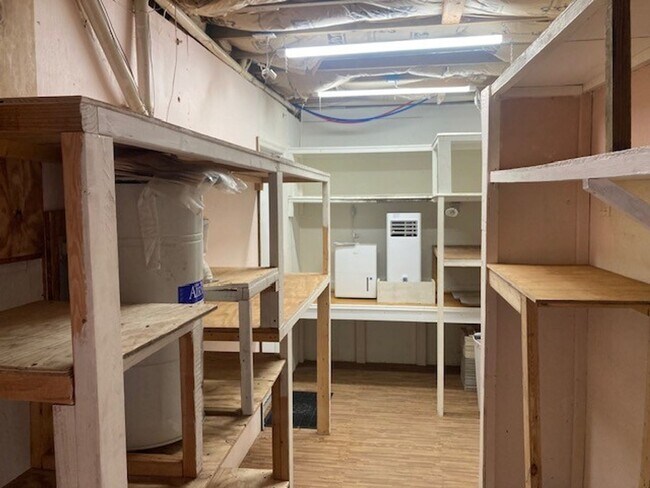 Building Photo - Family Friendly water front 3 Bedroom 3 bath Home with dock & lift -unfurnished-Available NOW