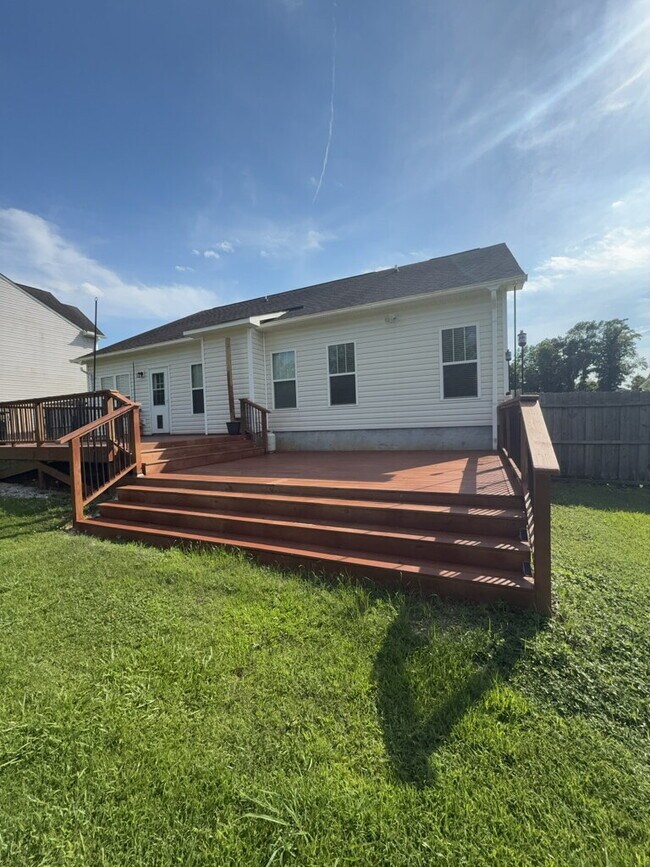 Building Photo - 144 Backfield Pl
