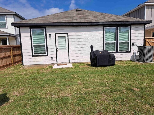 Building Photo - 11334 Long Rider