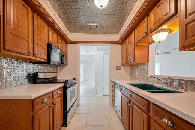 Building Photo - 11926 Osage Park Dr