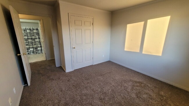 Building Photo - "Charming 3-Bed, 2-Bath Top Floor Condo in...